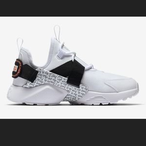 Nike Air Huarache city low just do it white athletic sneakers